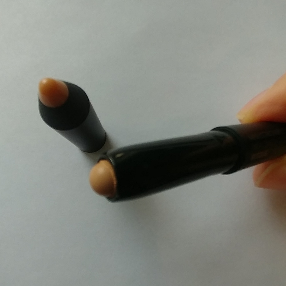 NWOT TRE STIQUE CONCEALER IN BISQUE